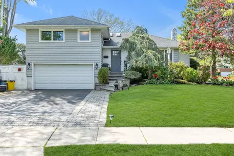 20 Village Rd, Syosset, NY 11791