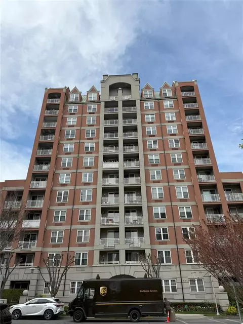 40 Oceana Dr W #PH1A, Brooklyn, NY 11235