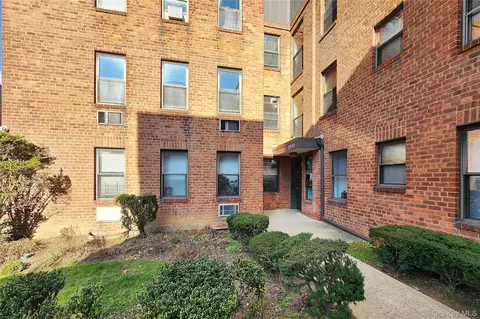 215-43 48th Ave #3B, Bayside, NY 11364