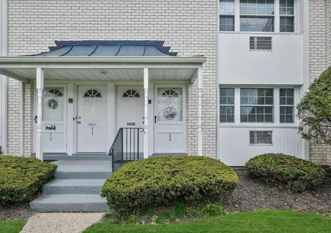 3118 Wilshire Ln #3118, Oakdale, NY 11769