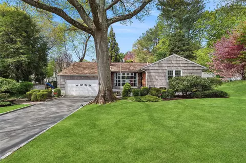 23 Fox Ridge Ln, Locust Valley, NY 11560
