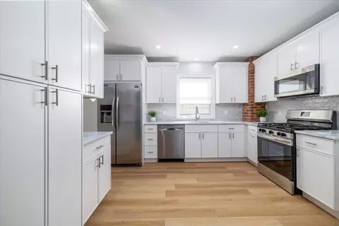 32 S 16th St, North Hempstead, NY 11040