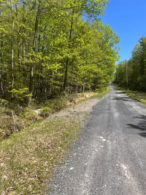 Schneller Lane, Shawangunk, NY 12566