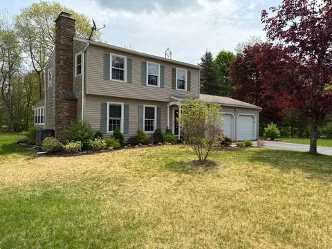 25 Hibernia Heights Dr, Salt Point, NY 12578