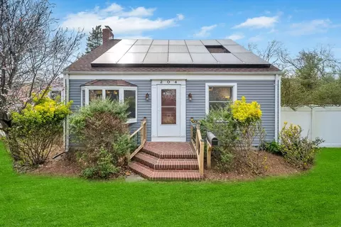 204 Bay Ave, Patchogue, NY 11772