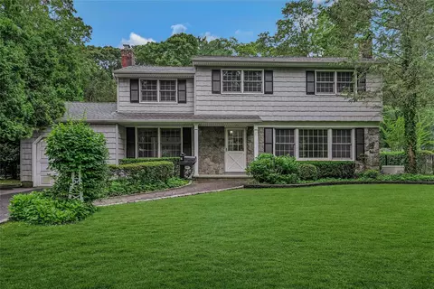 6 Rice Ln, Smithtown, NY 11787