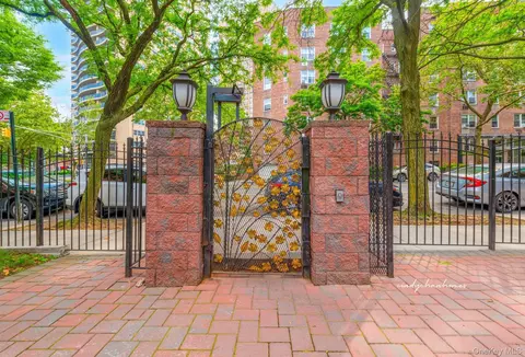 105-15 66th Rd St #4E, Forest Hills, NY 11375