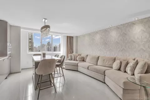 345 E 93rd St #22E, New York, NY 10128