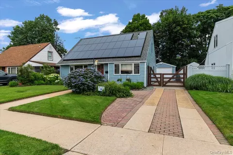 6 Walter Ave, Hicksville, NY 11801