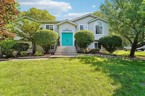 11 Hagan Ct, Orangetown, NY 10976