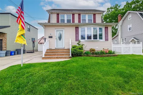 76 E Argyle St, Valley Stream, NY 11580