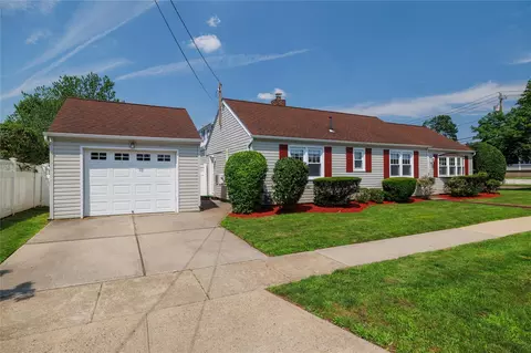 3106 Messick Ave, Oceanside, NY 11572