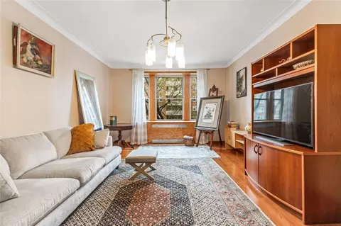 69-09 108th St #404, New York, NY 11375