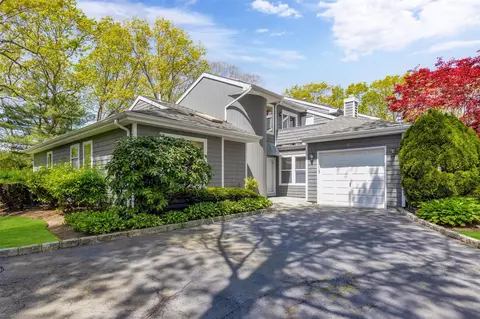 42 Larkspur Ln, Commack, NY 11725