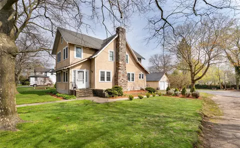 1212 Roanoke Ave, Riverhead, NY 11901