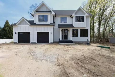 26 Grove Ave, Saint James, NY 11780