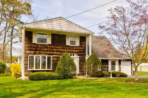 5 Cottonwood Ave, Port Jefferson Station, NY 11776