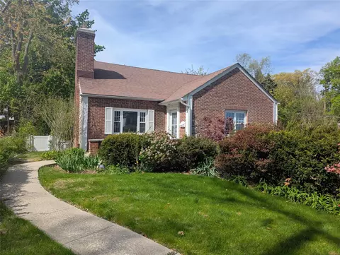 10 Regent Pl, Yonkers, NY 10710