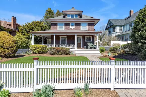 461 Main St, Northport, NY 11768