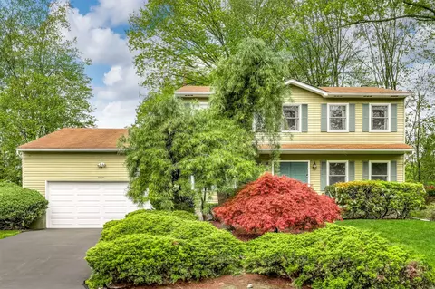 24 Cranford Dr, Clarkstown, NY 10956