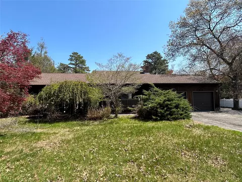 157 A Chestnut St, Mount Sinai, NY 11766