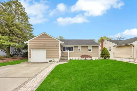 140 Saddle Rock Rd, Valley Stream, NY 11581