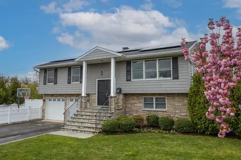 3845 Illona Ln, Oceanside, NY 11572