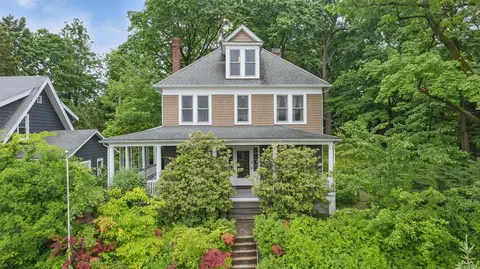 101 Mohican Park Ave, Greenburgh, NY 10522