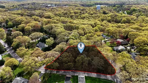 47 Bayberry Ln, Huntington, NY 11768