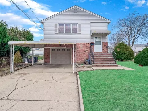 451 Dover St, North Hempstead, NY 11590