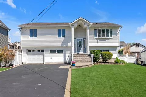 2397 Riverside Ave, Seaford, NY 11783