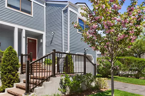23 Top Of The Ridge Rdg #A8, Mamaroneck, NY 10543