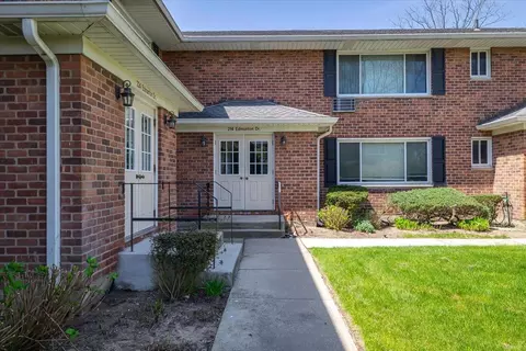 214 Edmunton Dr #J6, North Babylon, NY 11703