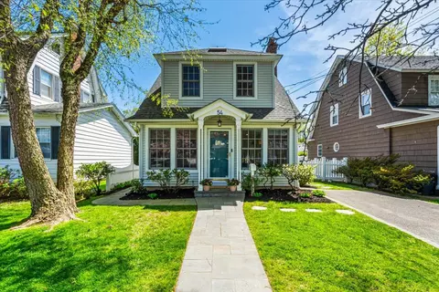 54 Park Ave, North Hempstead, NY 11050