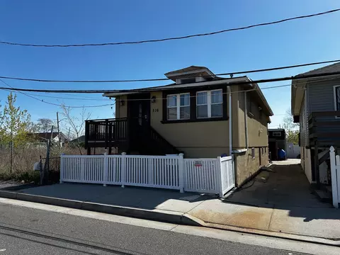 516 Beach 45th St, Far Rockaway, NY 11691