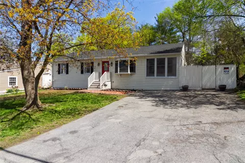 17 Cayuga Dr, Wappinger, NY 12590
