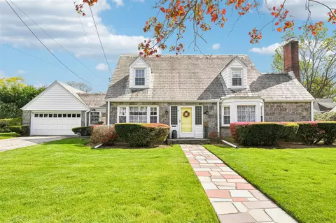 42 Ogden Ave, North Hempstead, NY 11596