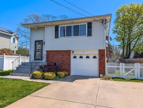 27 Lafayette Rd, West Babylon, NY 11704