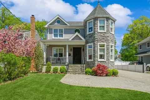 187 Lakeview Ave, Lynbrook, NY 11563
