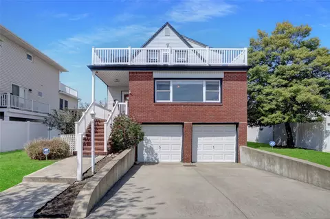 565 E Hudson St, Long Beach, NY 11561