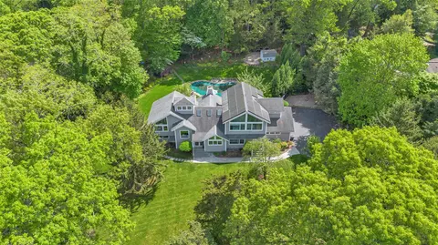 29 Eatons Neck Rd, Northport, NY 11768