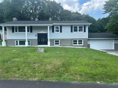 40 Hillside Ave, New Windsor, NY 12553
