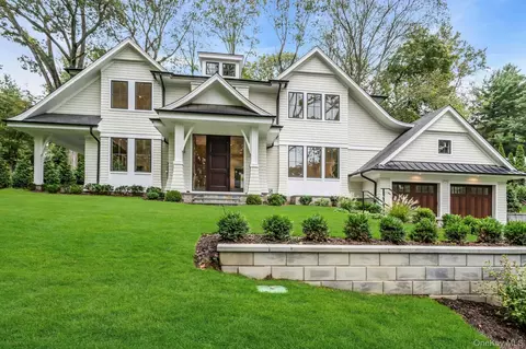 80 The Oaks, North Hempstead, NY 11576