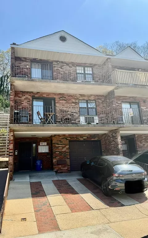 69-01 242nd St #38A & 38G, Douglaston, NY 11362