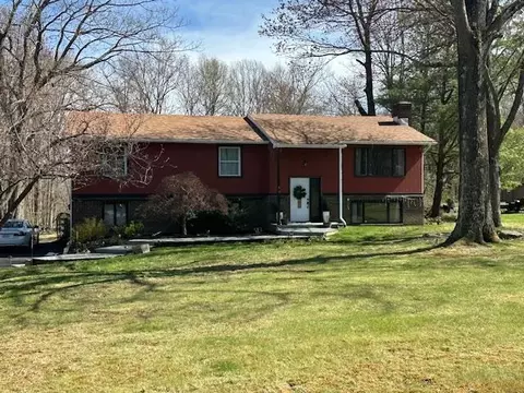 30 Mountain Pass Rd, East Fishkill, NY 12533