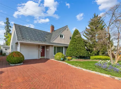 39 Mallard Rd, Levittown, NY 11756