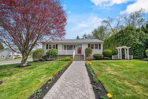 12 Oak St, Chester, NY 10918