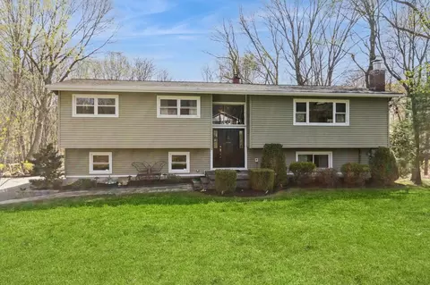 6 Overhill Rd, Cortlandt, NY 10567