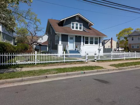 87 Hillside Ave, Freeport, NY 11520