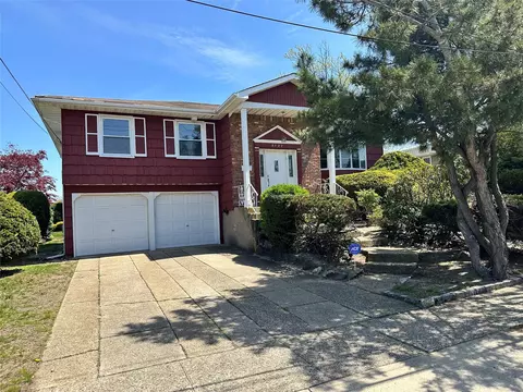 3137 Monterey Dr, Merrick, NY 11566
